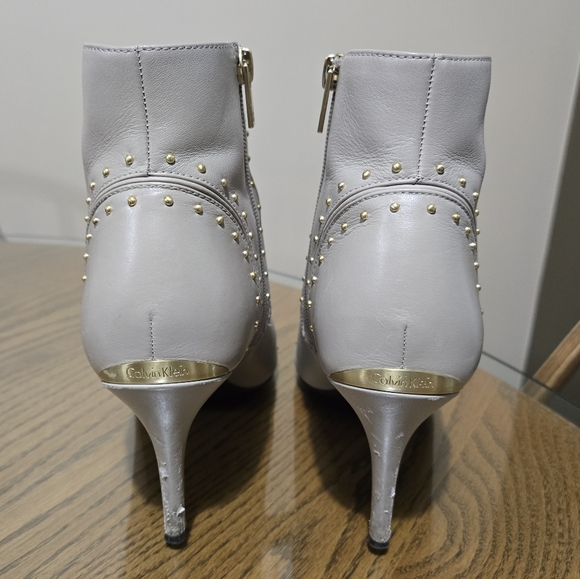 Calvin Klein Grazia Ankle Boots Light Grey Studded Ankle Booties Size 7.5 - Picture 4 of 10